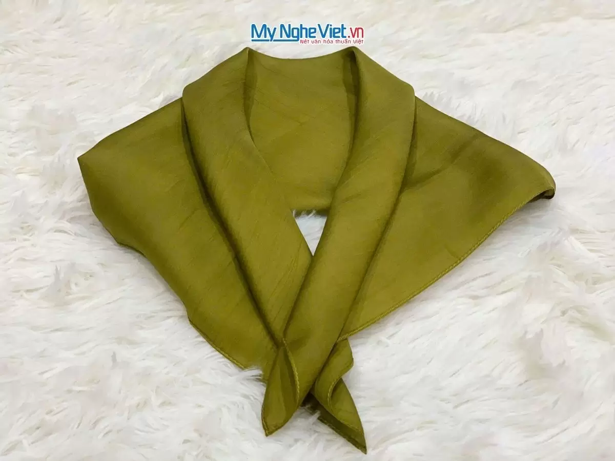 Khăn lụa vuông tơ tằm trơn (12) Khăn lụa vuông tơ tằm trơn màu xanh rêu