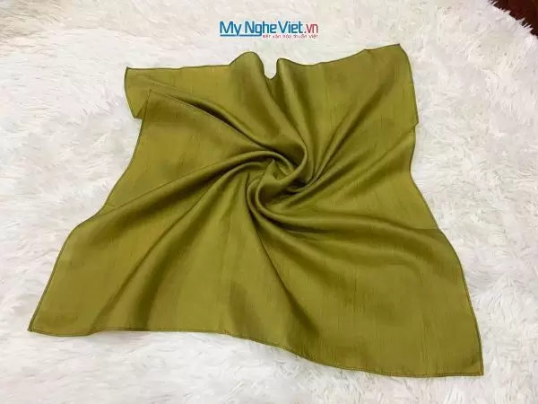 Khăn lụa vuông tơ tằm trơn màu xanh rêu