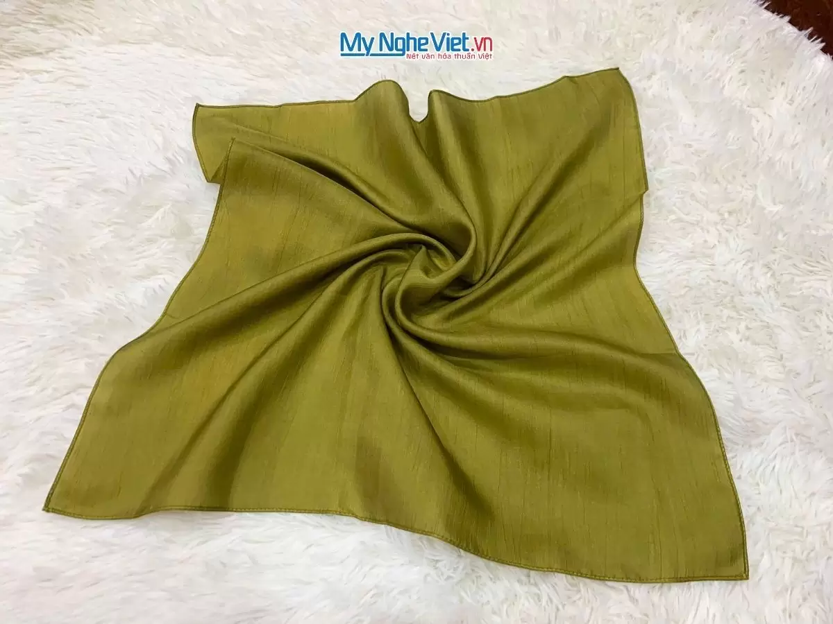 Khăn lụa vuông tơ tằm trơn (13) Khăn lụa vuông tơ tằm trơn màu xanh rêu