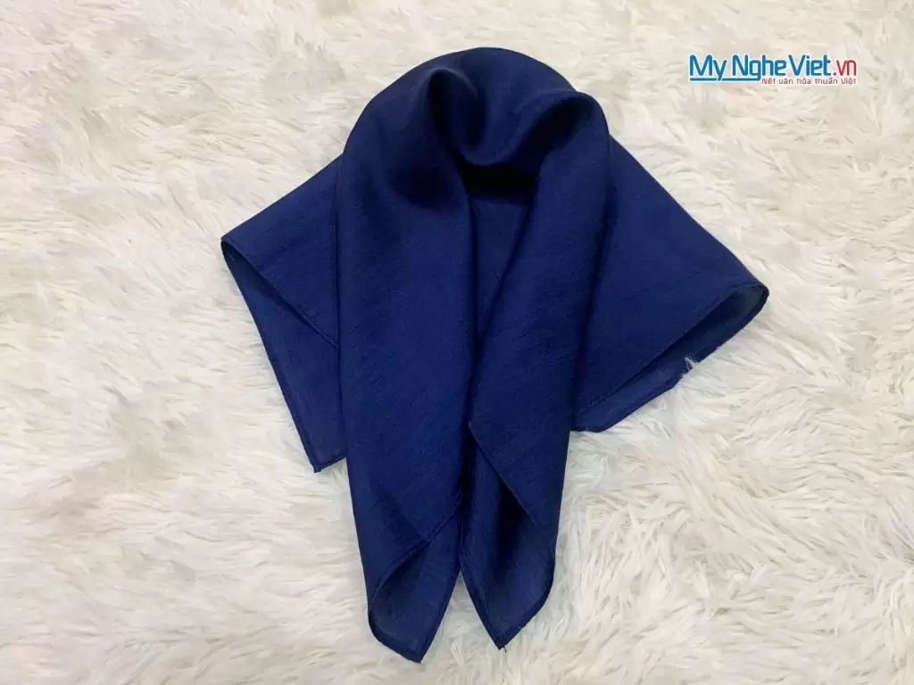 Khăn lụa vuông tơ tằm trơn màu xanh đậm