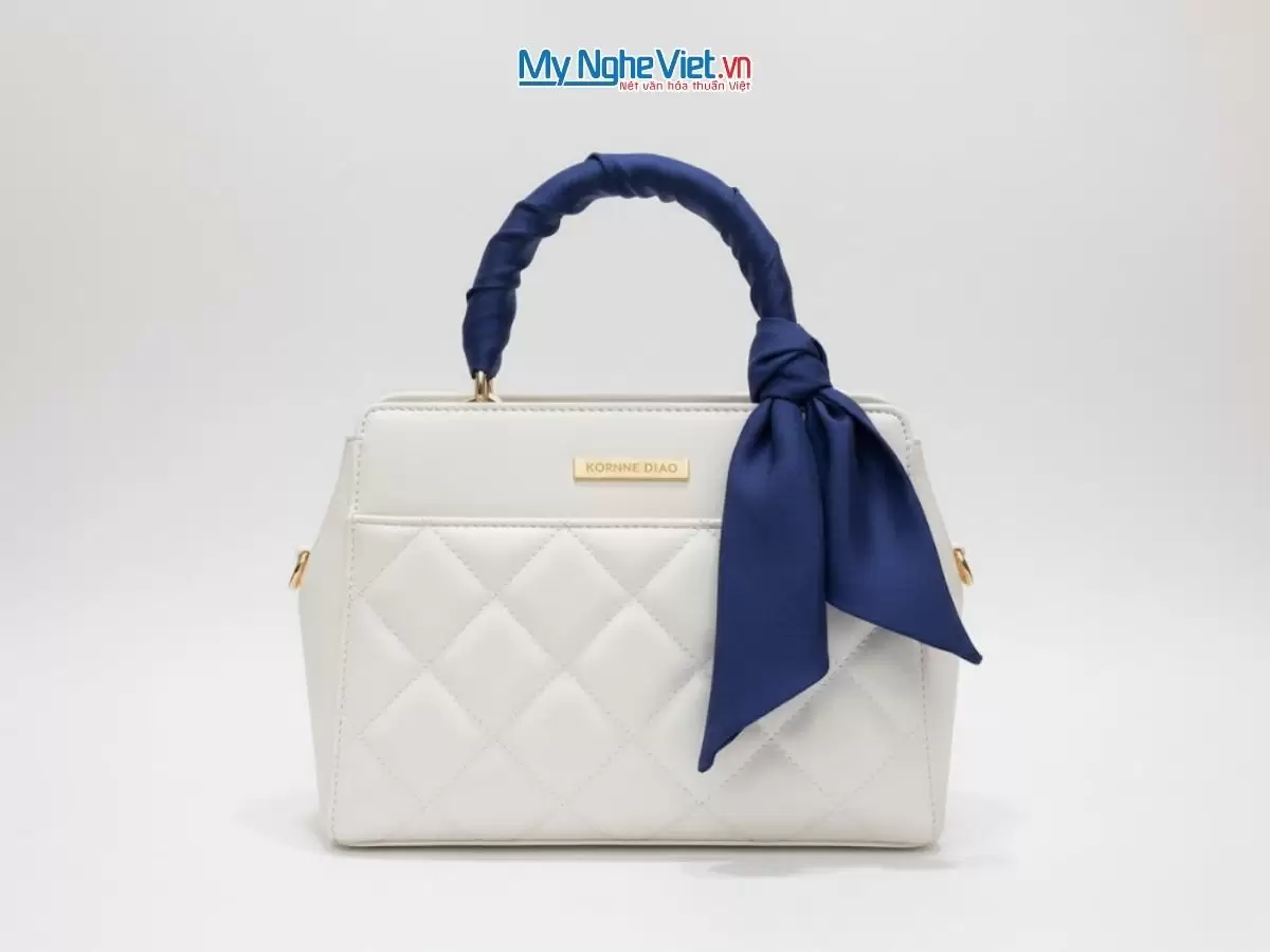 Khăn lụa vuông tơ tằm trơn màu xanh đậm