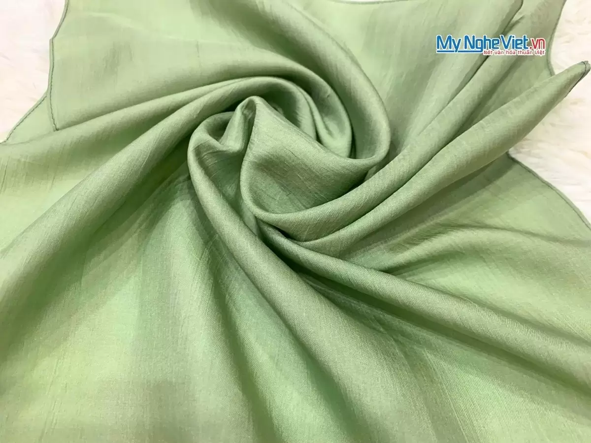 Khăn lụa vuông tơ tằm trơn (20) Khăn lụa vuông tơ tằm trơn màu xanh lá