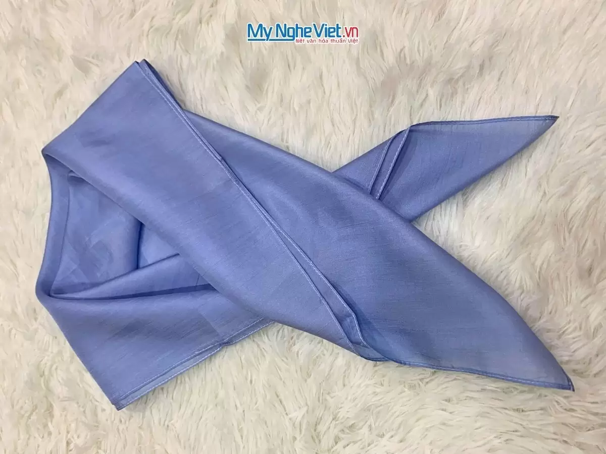 Khăn lụa vuông tơ tằm trơn (25) Khăn lụa vuông tơ tằm trơn màu xanh dương