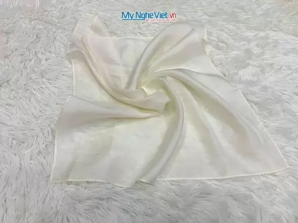 Khăn lụa vuông tơ tằm trơn màu trắng
