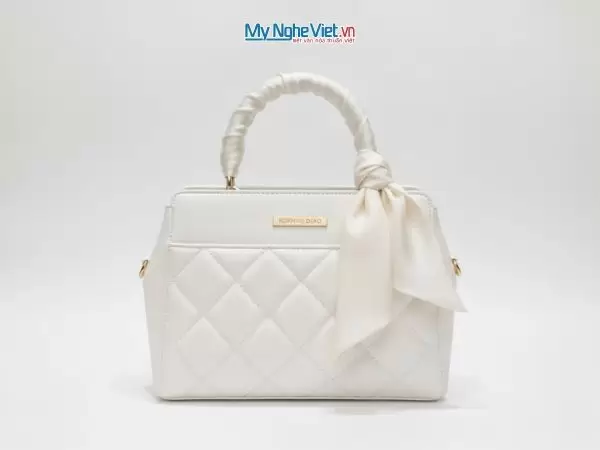 Khăn lụa vuông tơ tằm trơn màu trắng