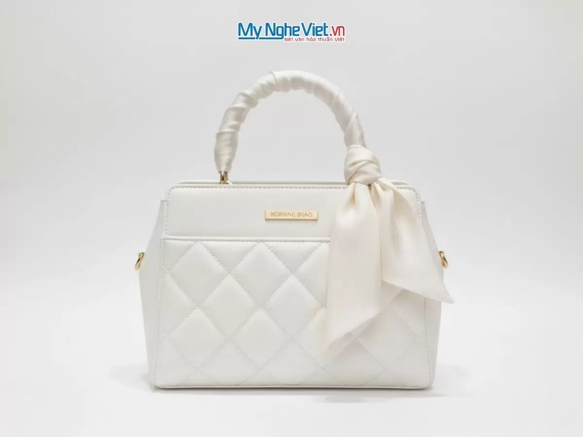 Khăn lụa vuông tơ tằm trơn màu trắng