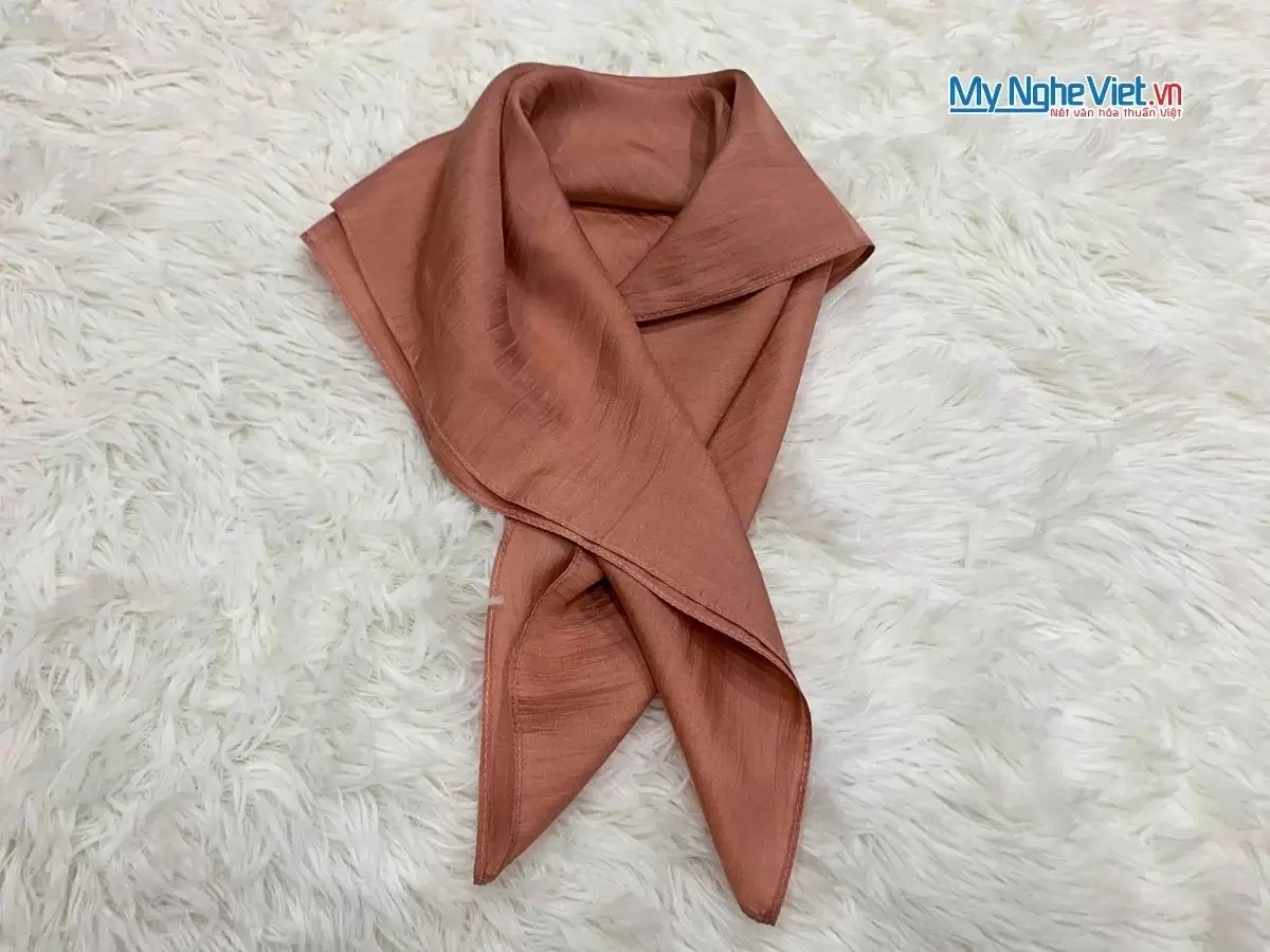 Khăn lụa vuông tơ tằm trơn (37) Khăn lụa vuông tơ tằm trơn màu nâu hồng