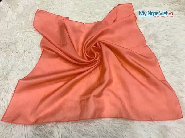 Khăn lụa vuông tơ tằm trơn màu cam hồng