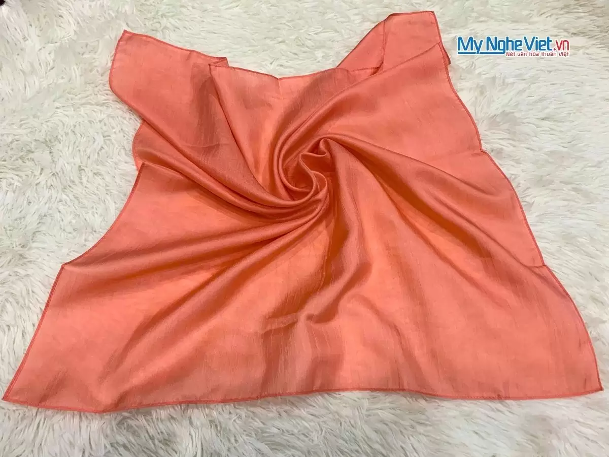Khăn lụa vuông tơ tằm trơn (41) Khăn lụa vuông tơ tằm trơn màu cam hồng