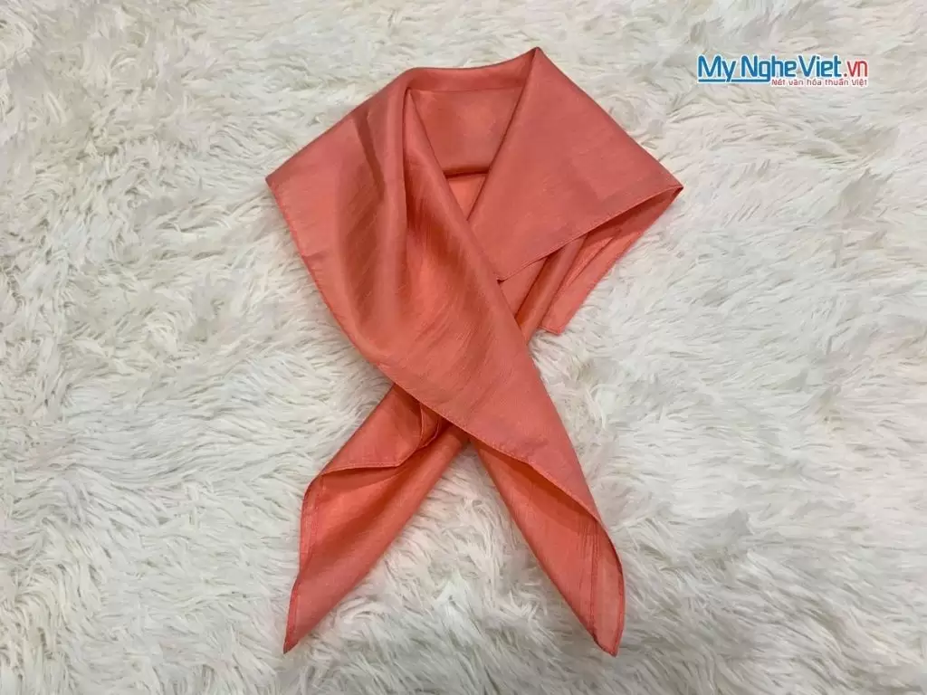 Khăn lụa vuông tơ tằm trơn màu cam hồng