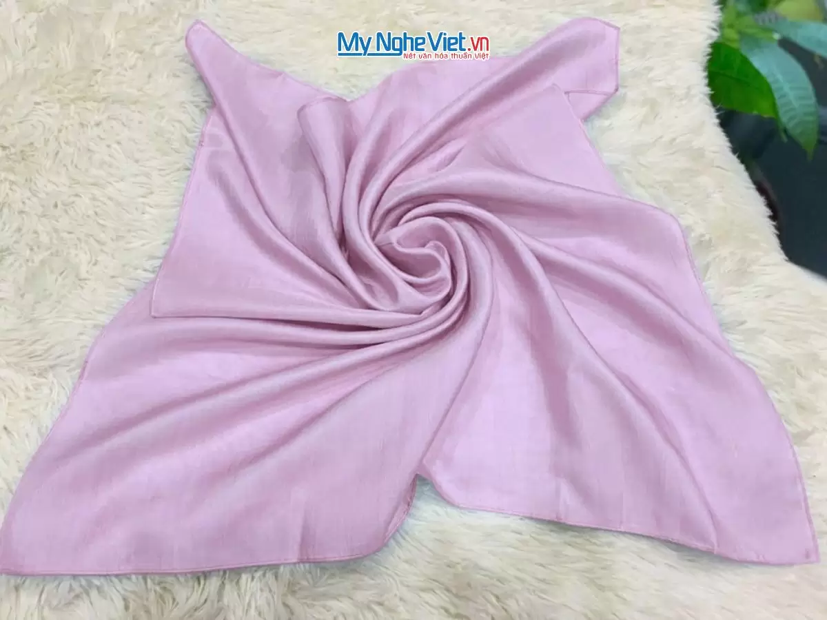 Khăn lụa vuông tơ tằm trơn (46) Khăn lụa vuông tơ tằm trơn màu hồng nhạt