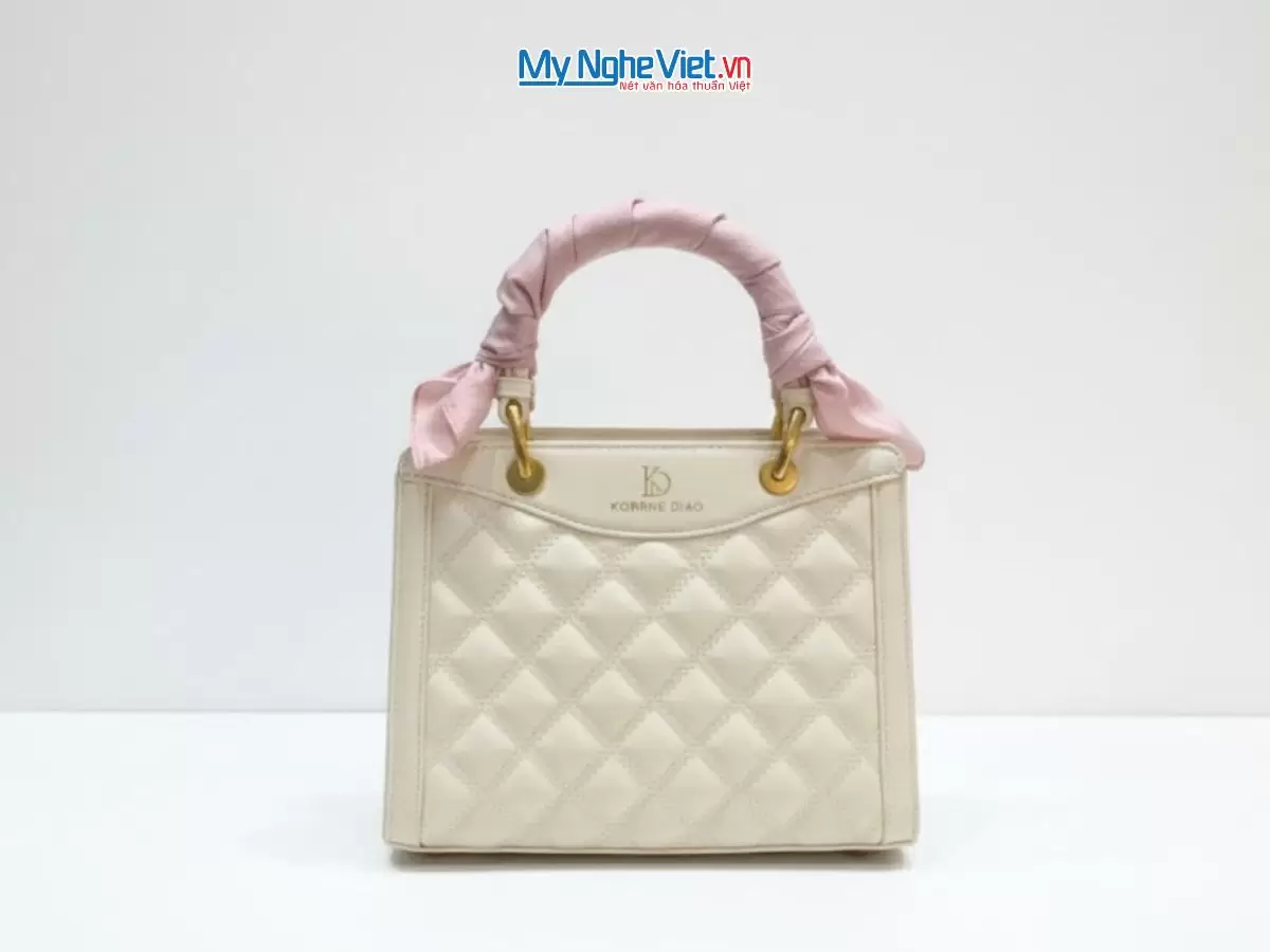 Khăn lụa vuông tơ tằm trơn (47) Khăn lụa vuông tơ tằm trơn màu hồng nhạt