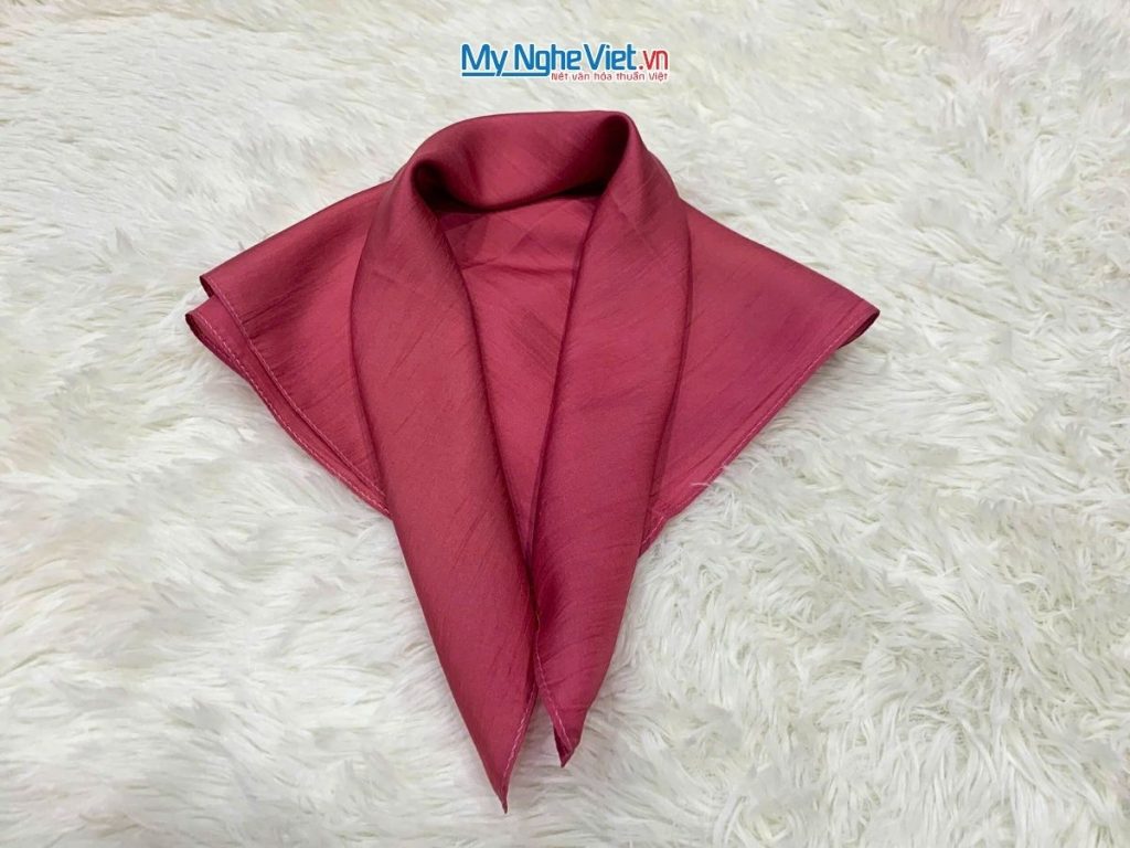 Khăn lụa vuông tơ tằm trơn màu hồng đậm