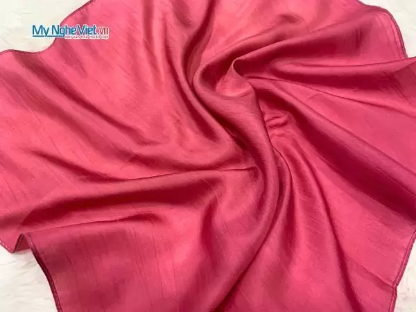 Khăn lụa vuông tơ tằm trơn màu hồng đậm