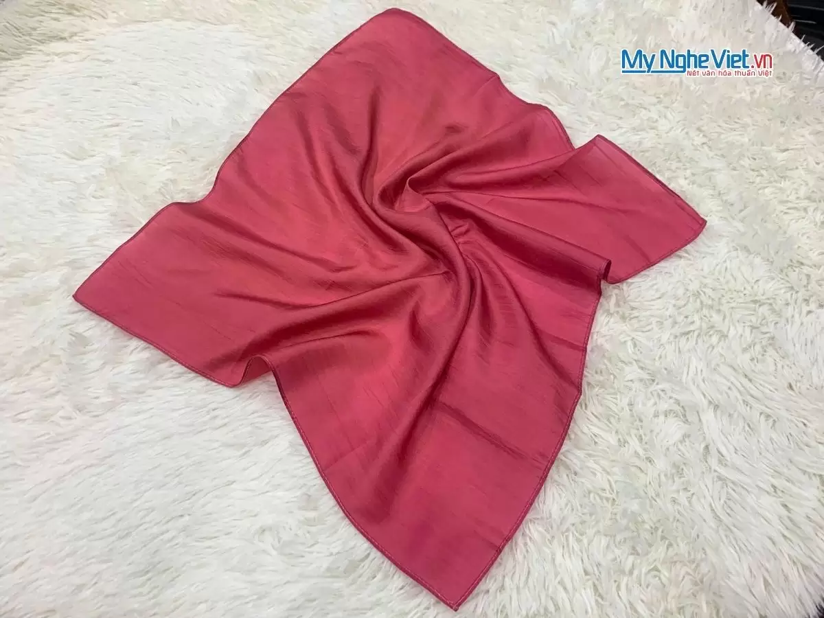 Khăn lụa vuông tơ tằm trơn màu hồng đậm