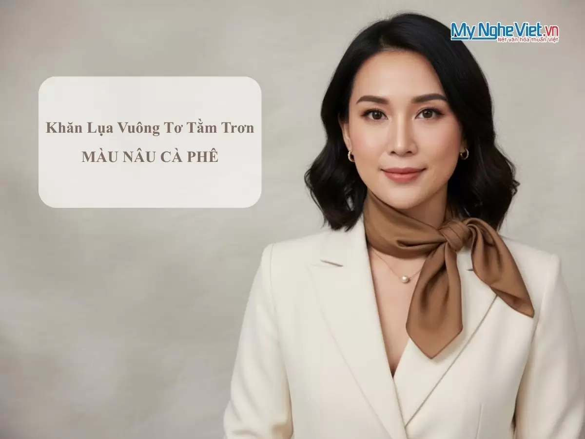 Khăn lụa vuông tơ tằm trơn Khăn lụa vuông tơ tằm trơn màu nâu cà phê