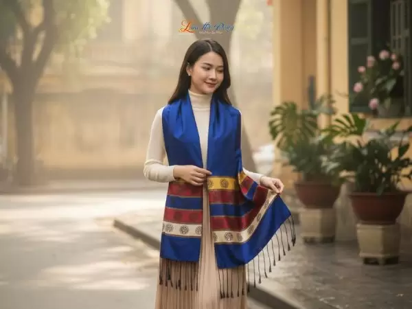 Khăn Lụa tơ tằm họa tiết trống đồng Văn Miếu Quốc Tử Giám