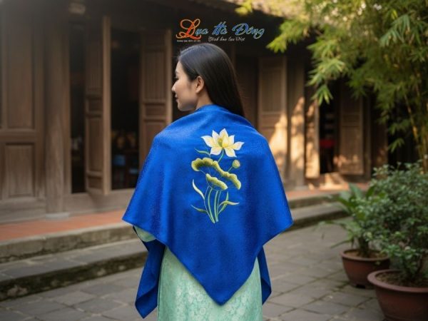 Khăn Lụa Vuông Tơ Tằm Thêu Hoa Sen Họa Tiết Sóng Mây Xanh Dương