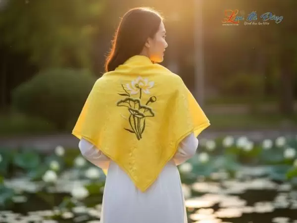 Khăn Lụa Vuông Tơ Tằm Thêu Hoa Sen Họa Tiết Hoa Cúc Vàng Tươi