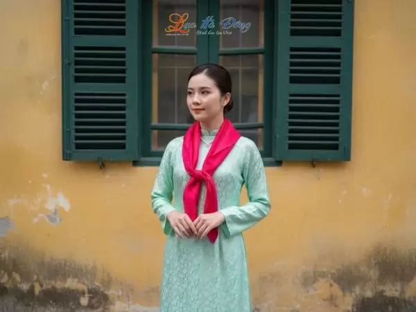 Khăn Lụa Vuông Tơ Tằm Thêu Hoa Sen Họa Tiết Trống Đồng Màu Hồng