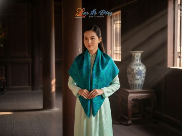 Khăn Lụa Vuông Tơ Tằm Thêu Hoa Sen Họa Tiết Trống Đồng Xanh Dương