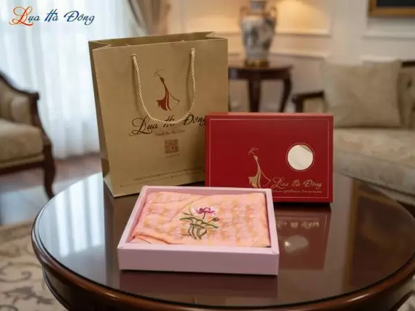 Khăn vuông lụa tơ tằm họa tiết hoa bèo màu vàng cam