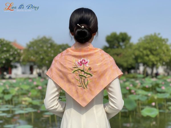 Khăn vuông lụa tơ tằm họa tiết hoa bèo màu vàng cam