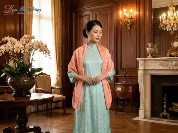 Khăn vuông lụa tơ tằm họa tiết hoa bèo màu vàng cam