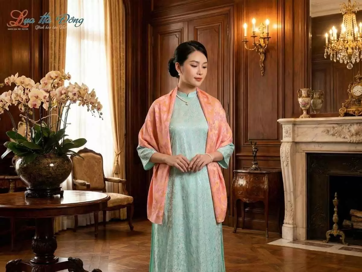 Khăn vuông lụa tơ tằm họa tiết hoa bèo màu vàng cam