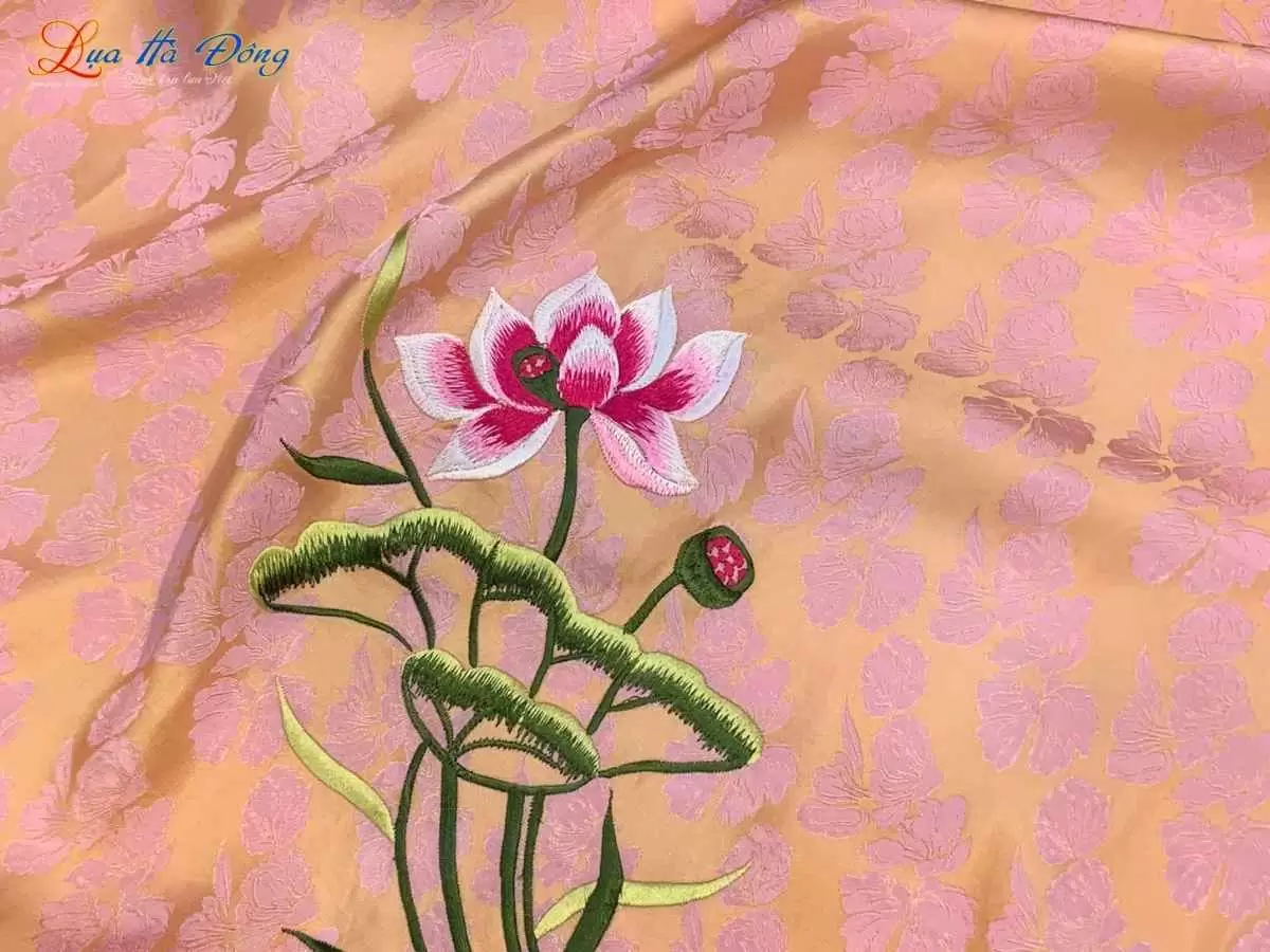 Khăn vuông lụa tơ tằm họa tiết hoa bèo màu vàng cam