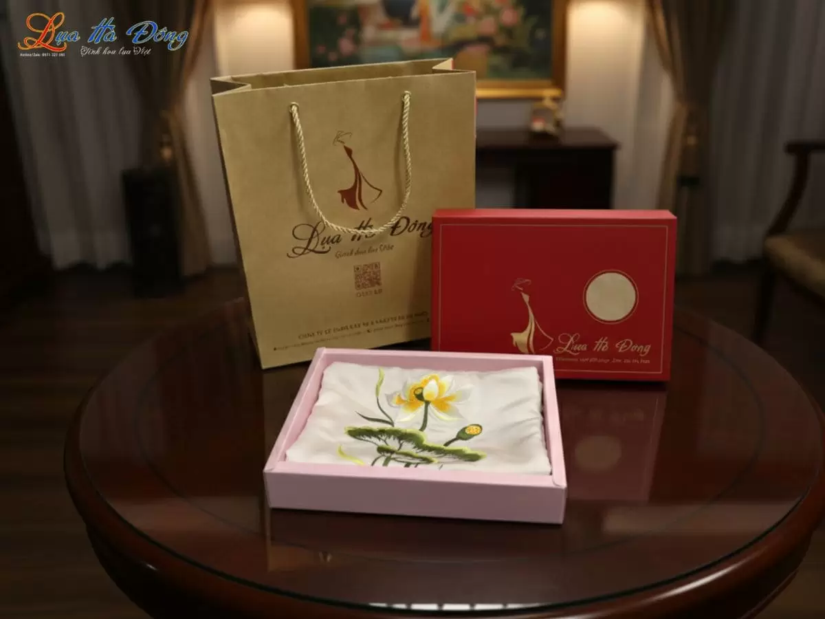 Khăn Lụa Vuông Tơ Tằm Thêu Sen Trơn Màu Trắng