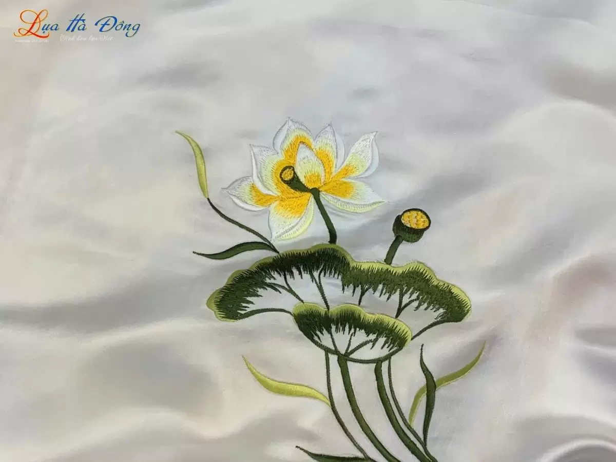 Khăn Vuông Lụa Tơ Tằm Thêu Sen Trơn Màu Vàng Mỡ Gà