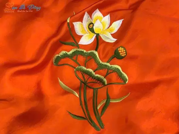 khăn vuông lụa tơ tằm thêu sen trơn màu cam