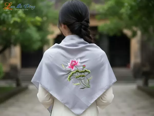 Khăn Lụa Vuông Tơ Tằm Thêu Sen Trơn Màu Xám