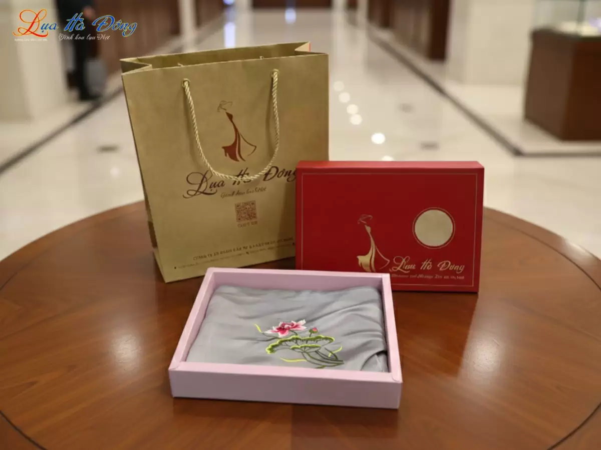 Khăn Lụa Vuông Tơ Tằm Thêu Sen Trơn Màu Xám