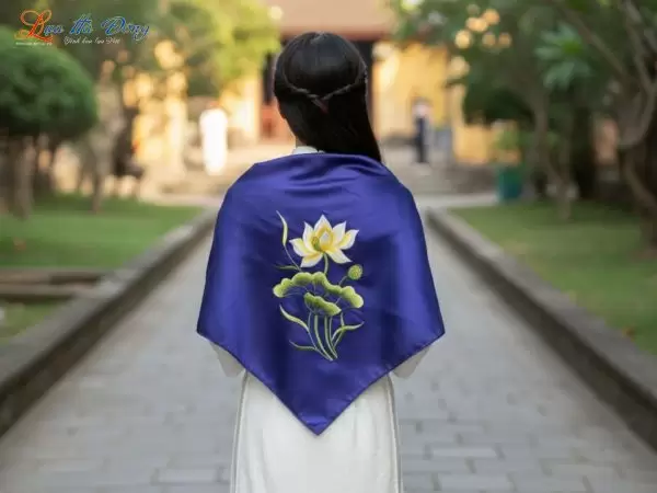 khăn vuông lụa tơ tằm thêu sơn trơn màu xanh than