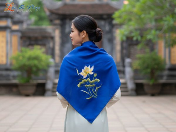 Khăn vuông lụa tơ tằm trơn màu xanh navy