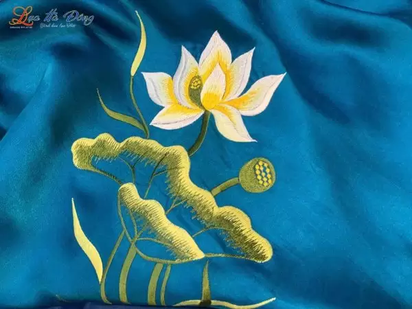 khăn vuông lụa tơ tằm thêu sen trơn màu xanh cổ vịt