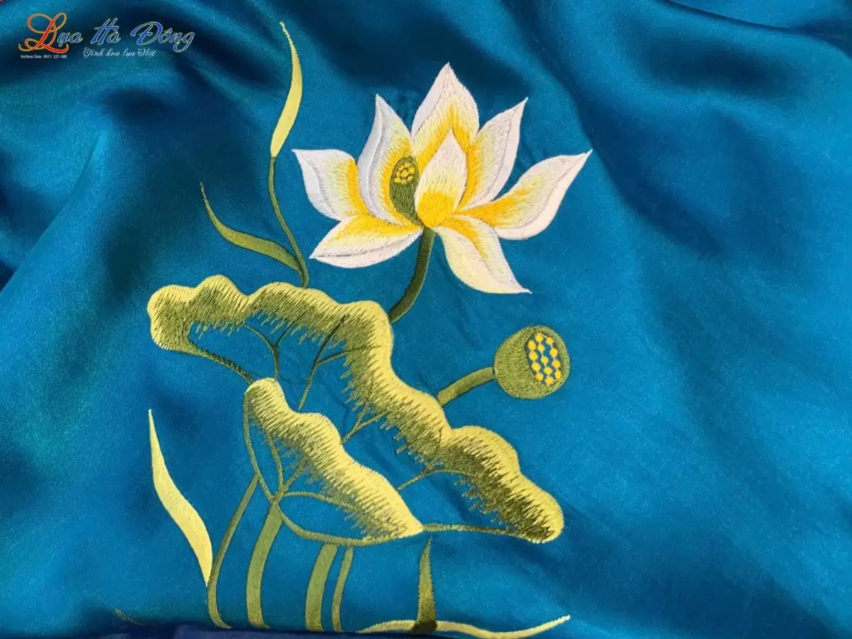 khăn vuông lụa tơ tằm thêu sen trơn màu xanh cổ vịt