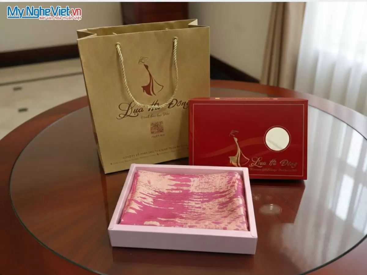 Khăn loang lụa tơ tằm