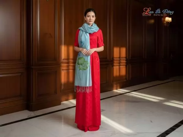 Khăn lụa tơ tằm 100% silk họa tiết hoa sen vẽ tay
