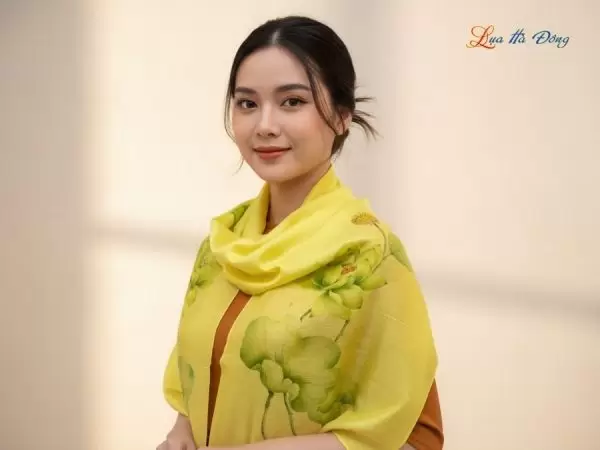 Khăn lụa tơ tằm 100% silk họa tiết hoa sen vẽ tay