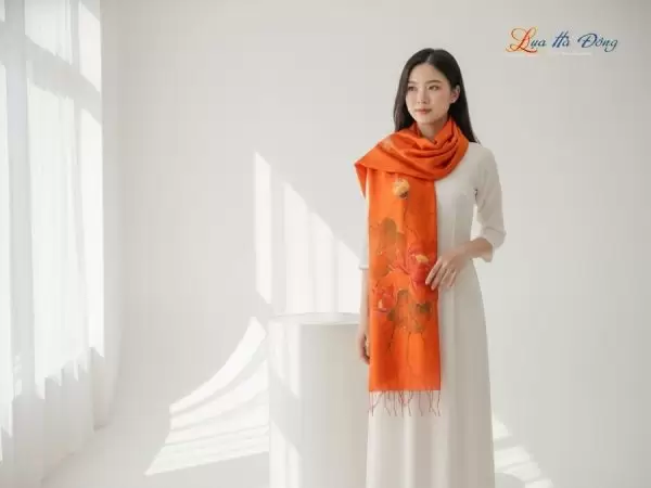 Khăn lụa tơ tằm 100% silk họa tiết hoa sen vẽ tay