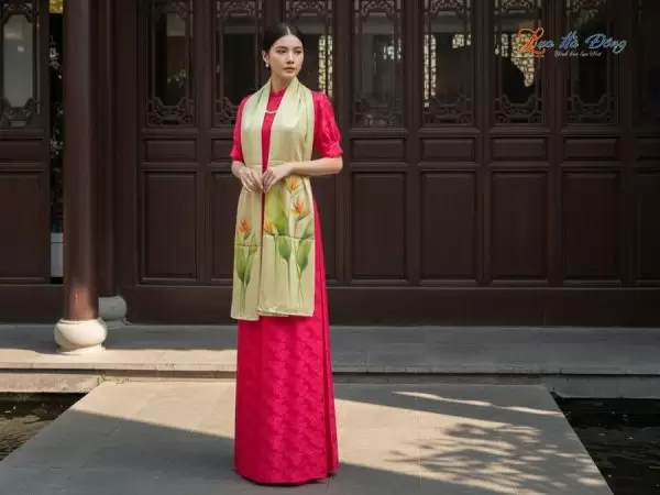 Khăn lụa tơ tằm 100% silk họa tiết hoa thiên điểu vẽ tay