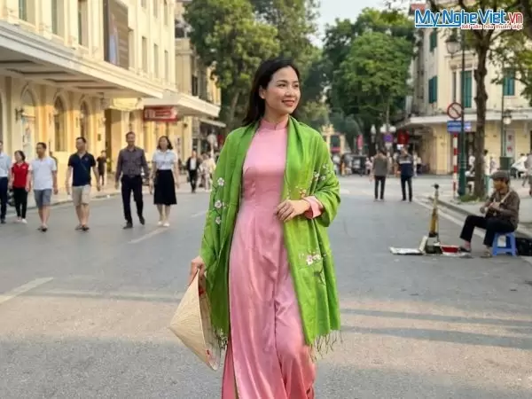 Khăn lụa tơ tằm vẽ tay hoa đào tua rua 100% silk