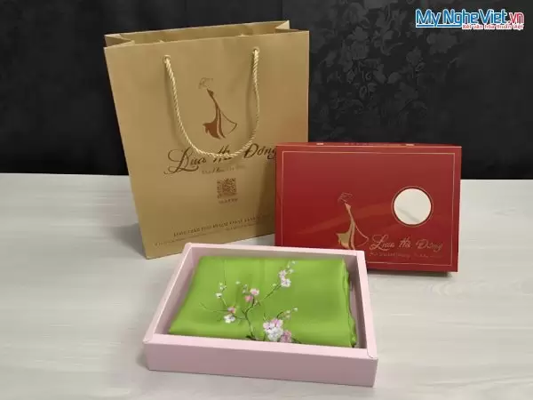 Khăn lụa tơ tằm vẽ tay hoa đào tua rua 100% silk