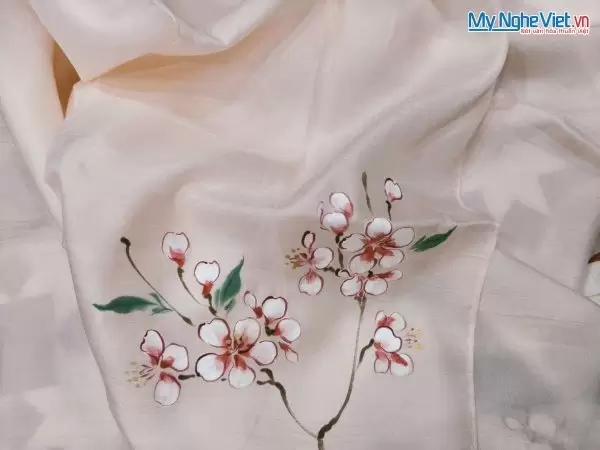 Khăn lụa vuông tơ tằm màu cam vẽ hoa