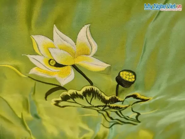 Khăn Lụa Vuông Tơ Tằm Thêu Sen Trơn Màu Xanh Cốm