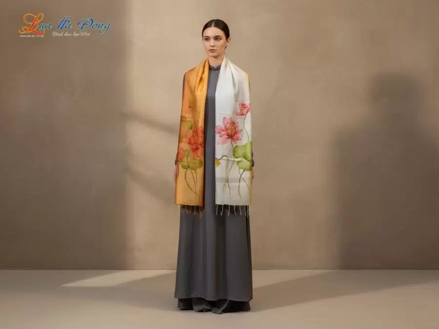 Khăn lụa tơ tằm vẽ tay hoa tua rua 100% silk