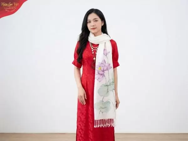 Khăn lụa tơ tằm vẽ tay hoa sen